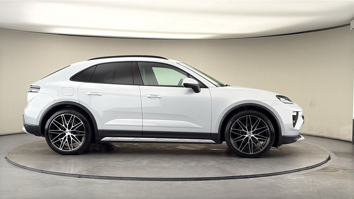 More views of Porsche Macan