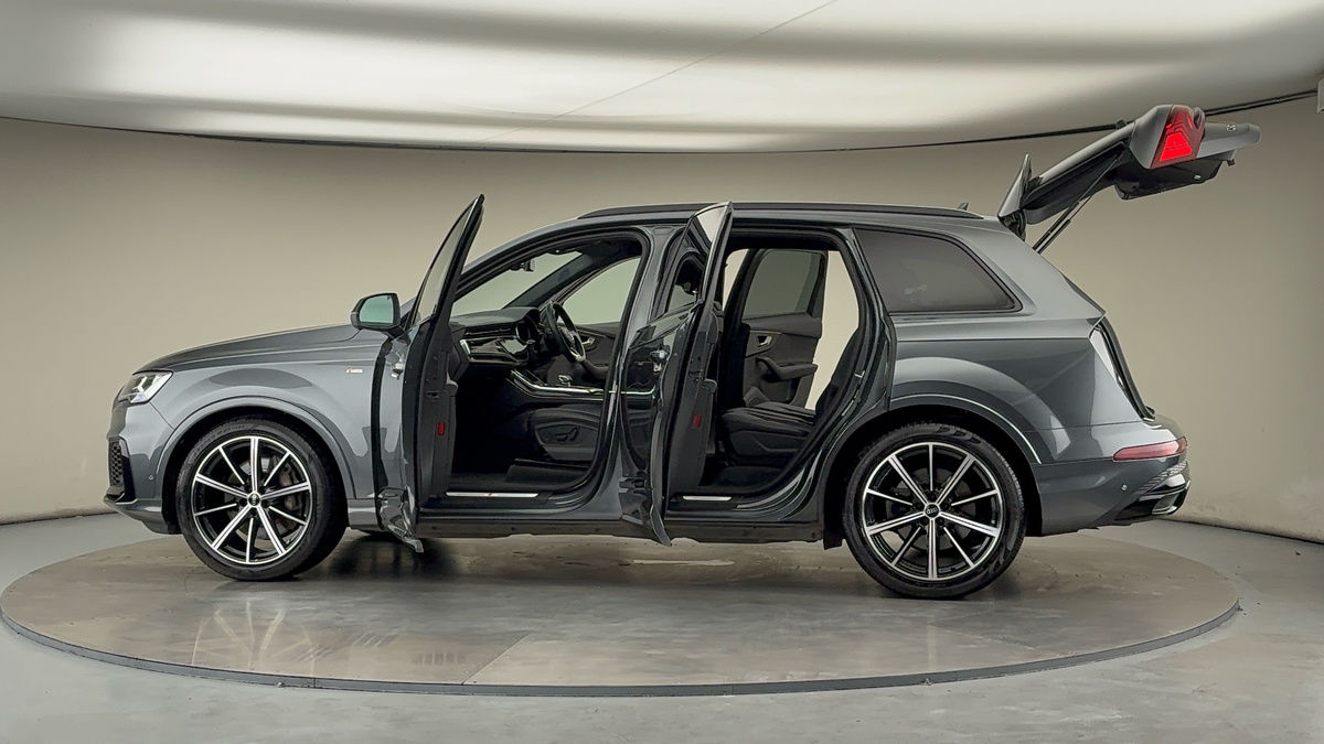More views of Audi Q7