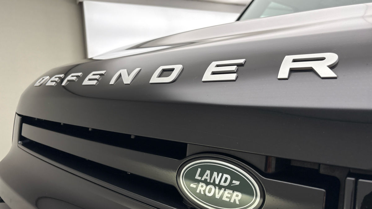 Land Rover Defender 90 Image 24