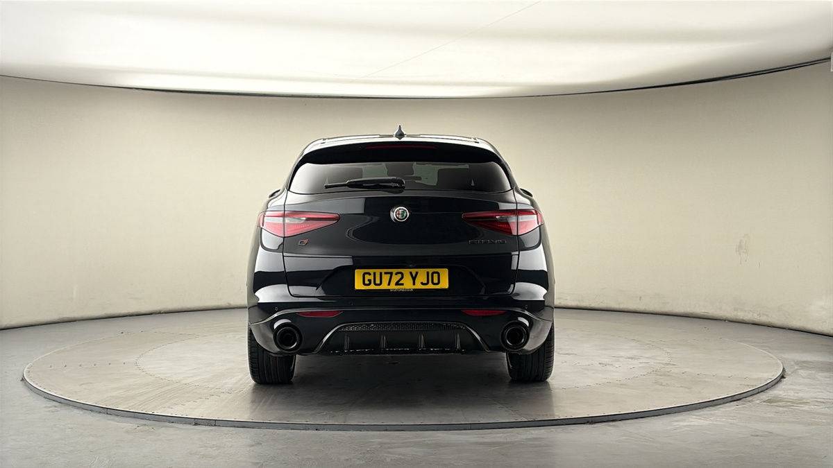 Alfa Romeo Stelvio Image 4