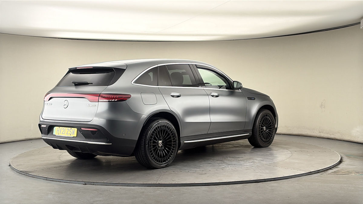 Mercedes-Benz EQC Image 21
