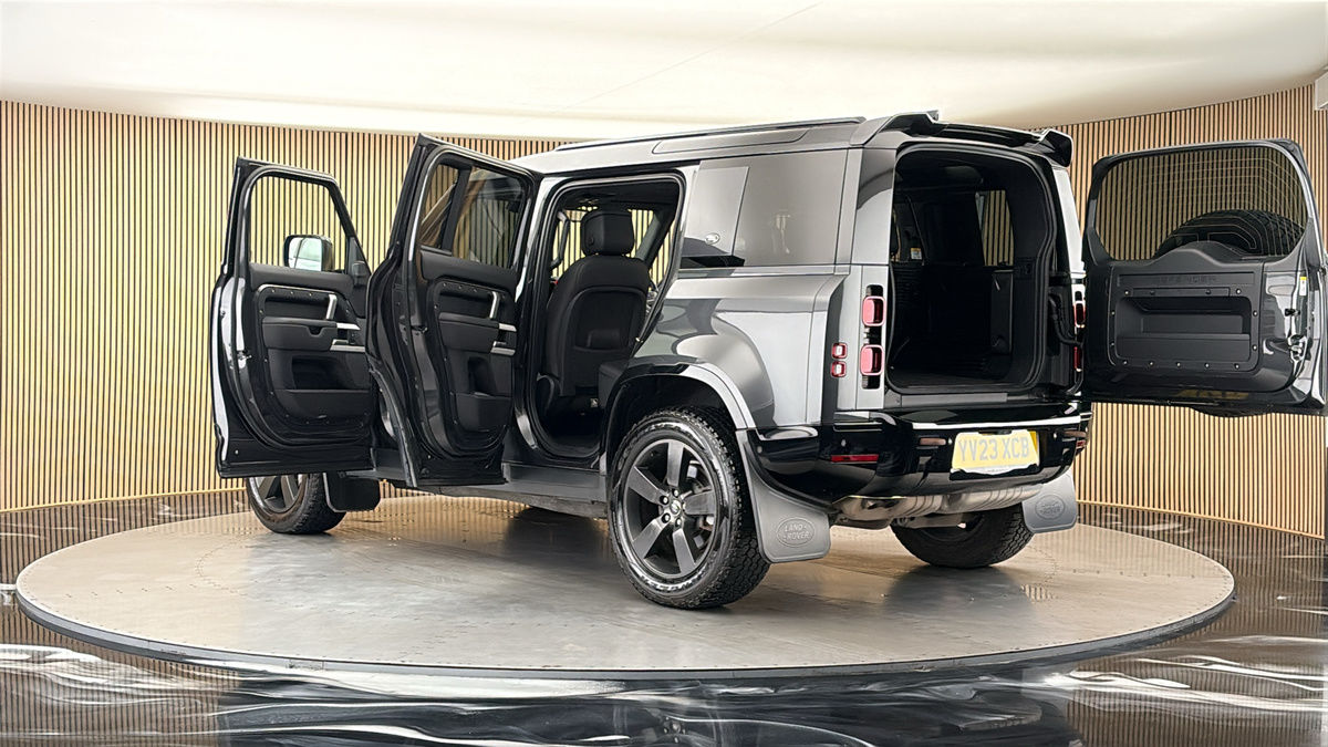 More views of Land Rover Defender 110