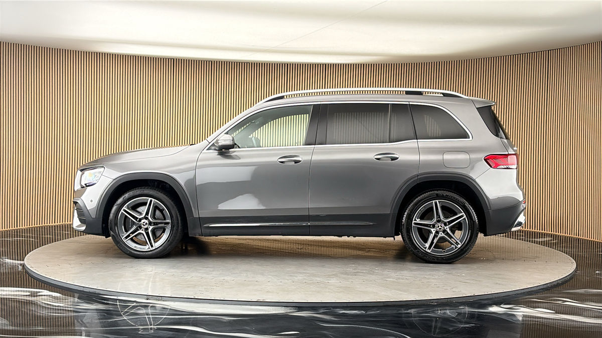 Mercedes-Benz GLB Image 15