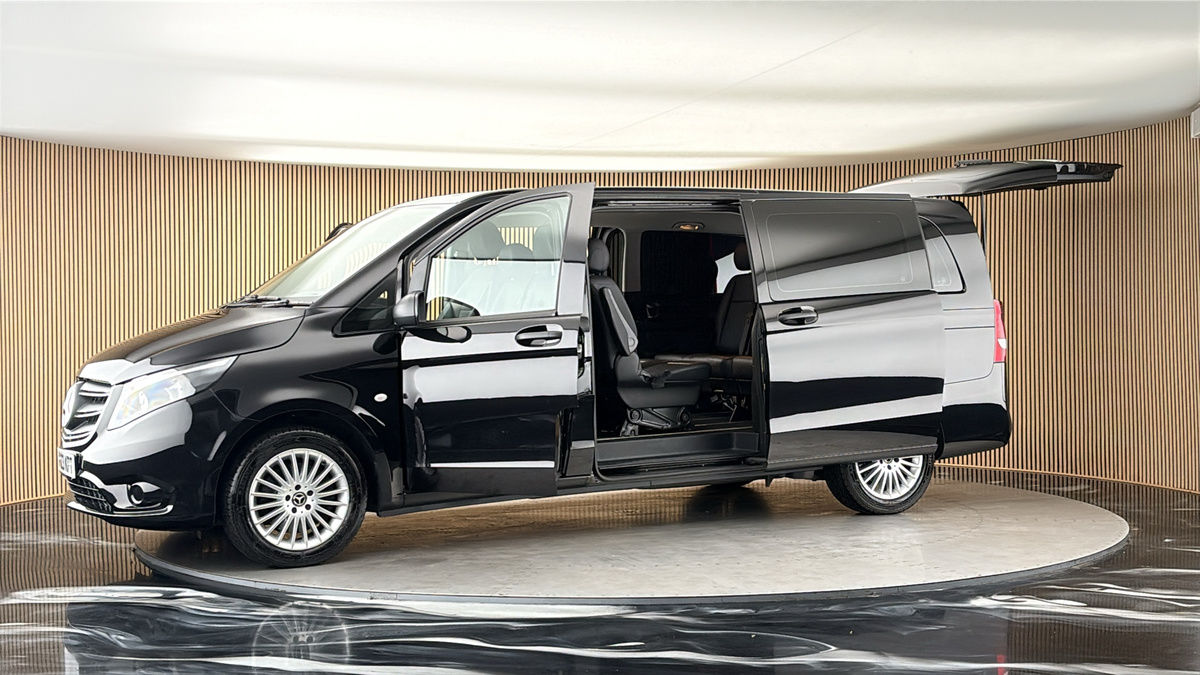 More views of Mercedes-Benz Vito
