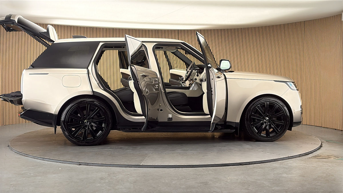 More views of Land Rover Range Rover