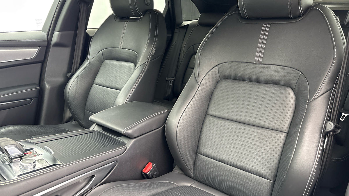 Jaguar F-PACE Image 7