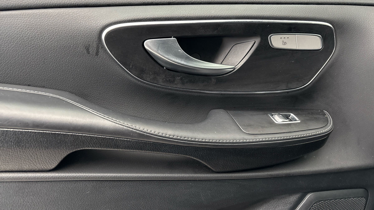Mercedes-Benz V Class Image 19