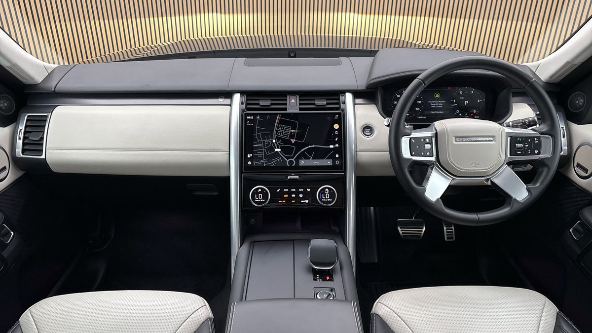 Land Rover Discovery Image 12
