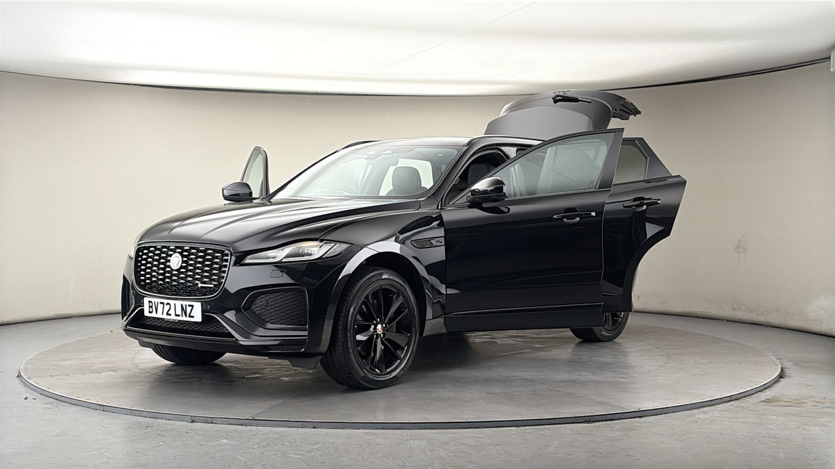 Jaguar F-PACE Image 22