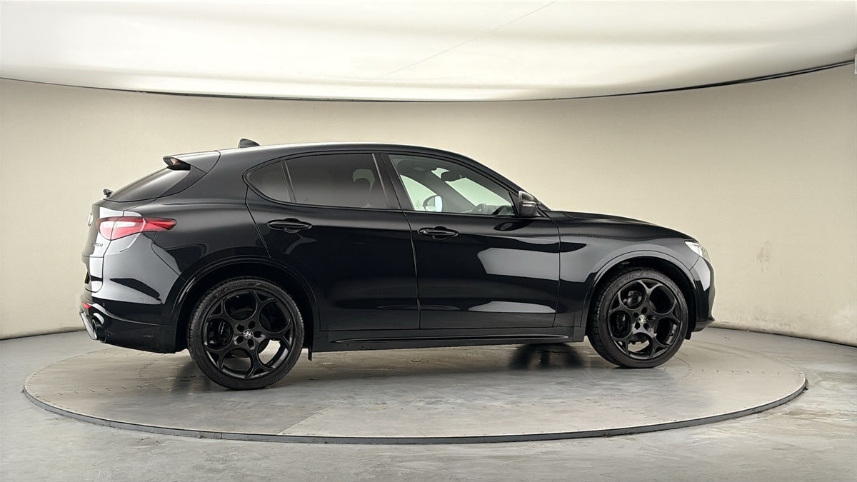 More views of Alfa Romeo Stelvio