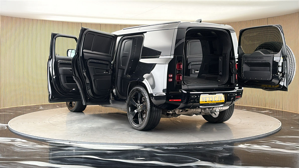 More views of Land Rover Defender 110