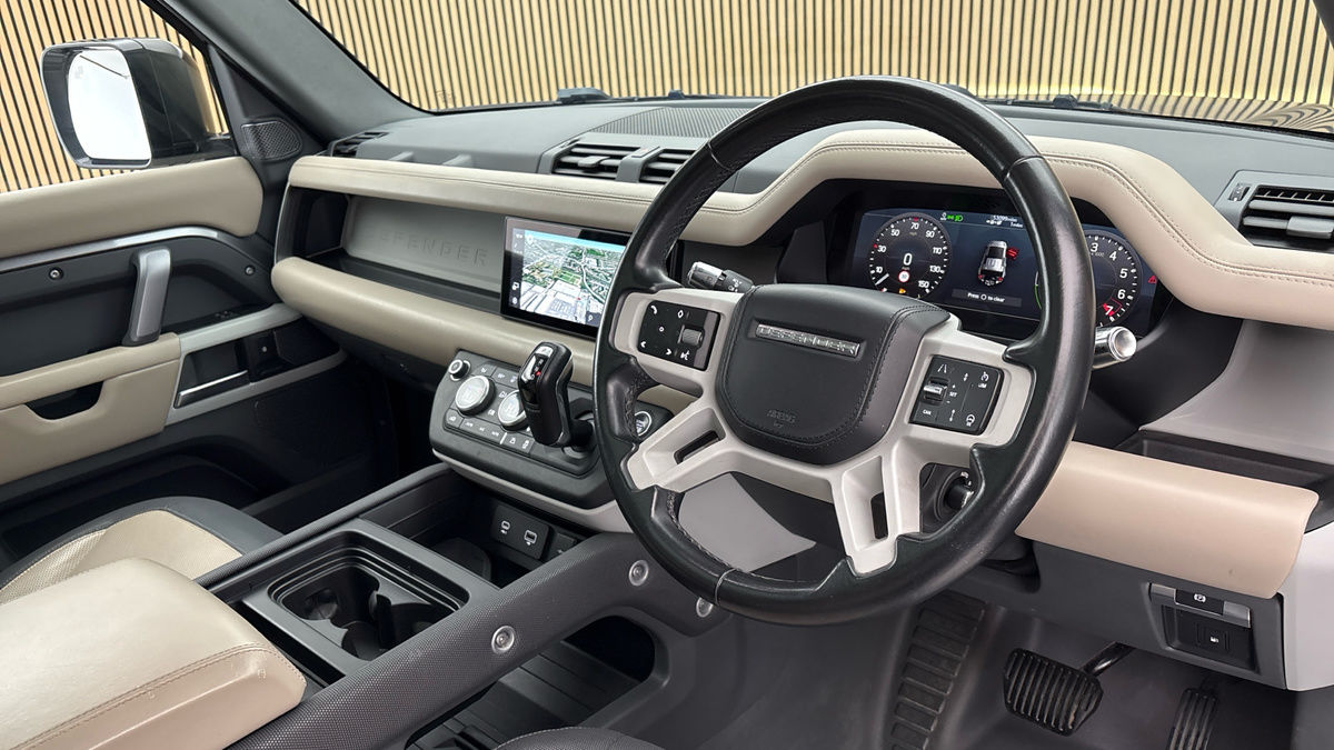 Land Rover Defender 110 Image 5