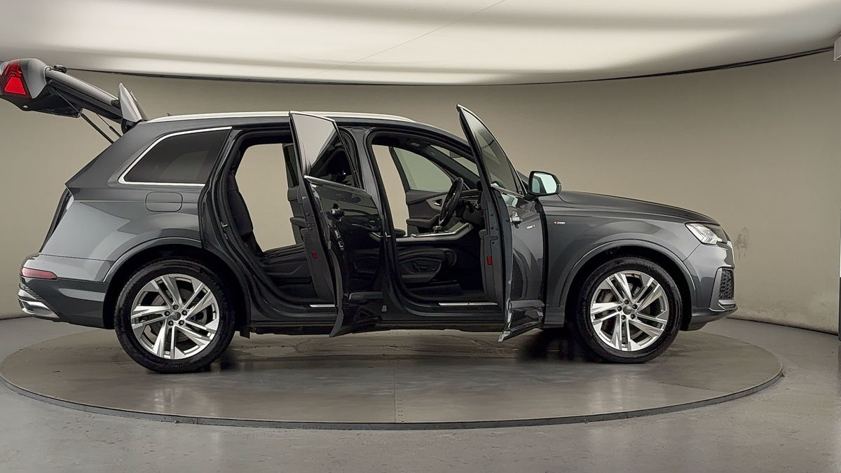 More views of Audi Q7