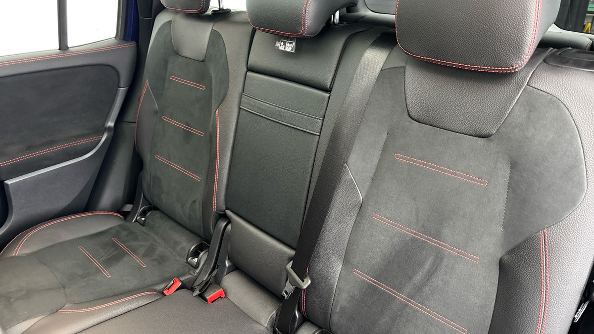 Mercedes-Benz GLB Image 8