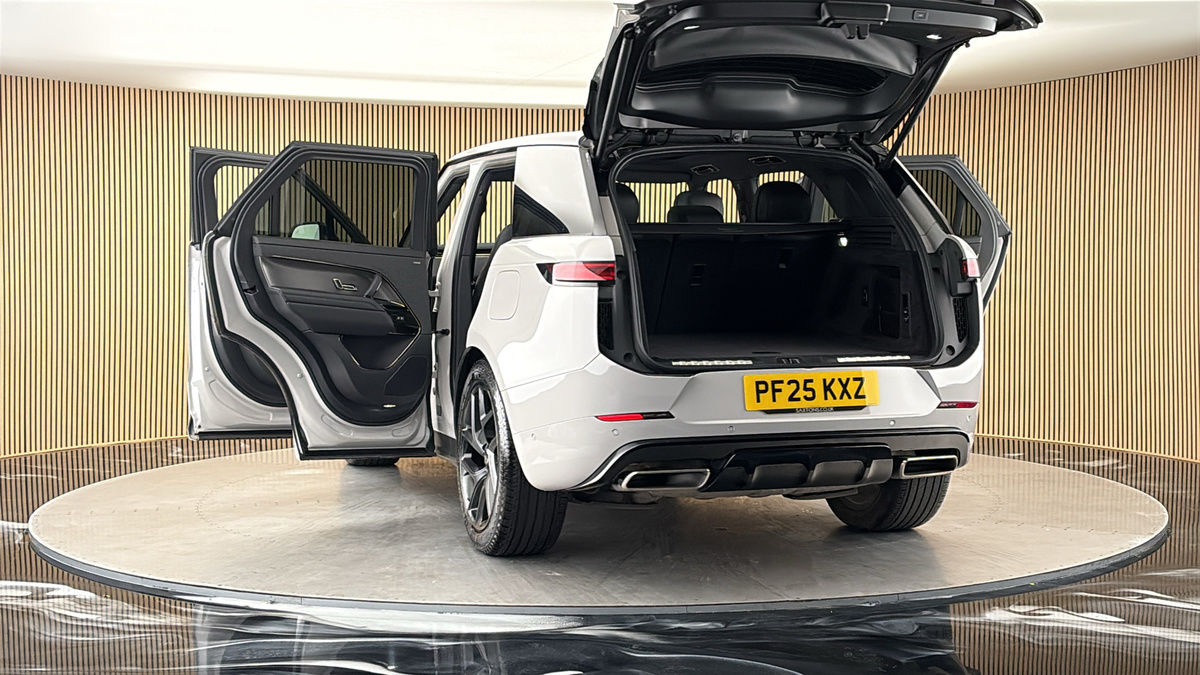 More views of Land Rover Range Rover Sport