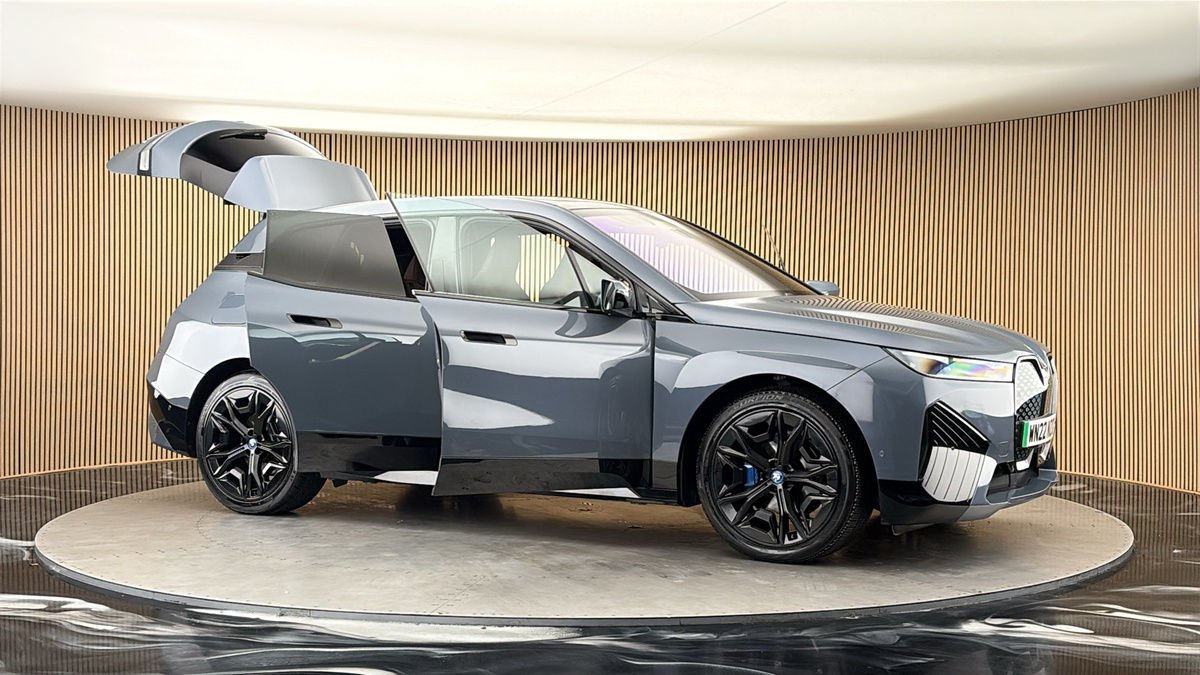 More views of BMW iX