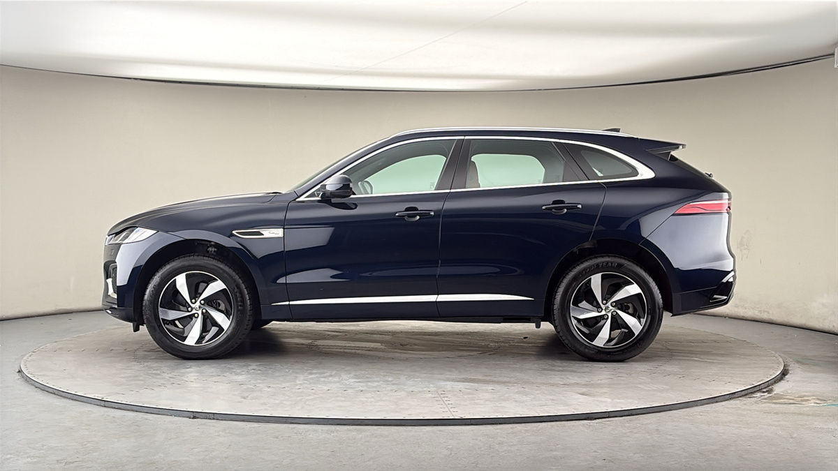 Jaguar F-PACE Image 15