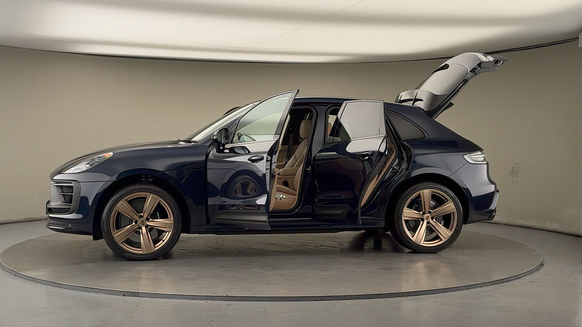 More views of Porsche Macan