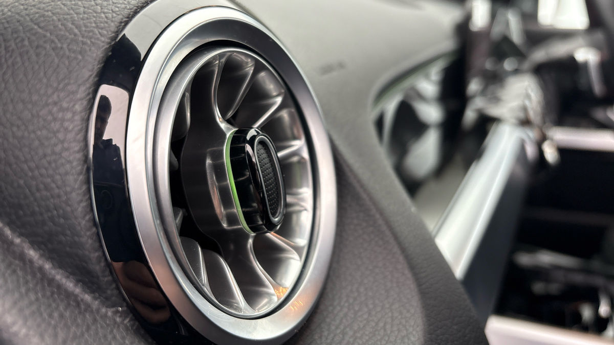 Mercedes-Benz GLB Image 6