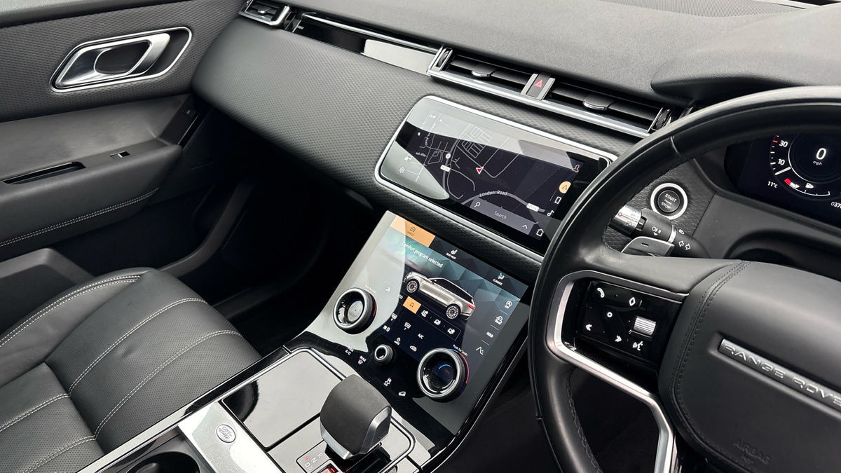 Land Rover Range Rover Velar Image 18