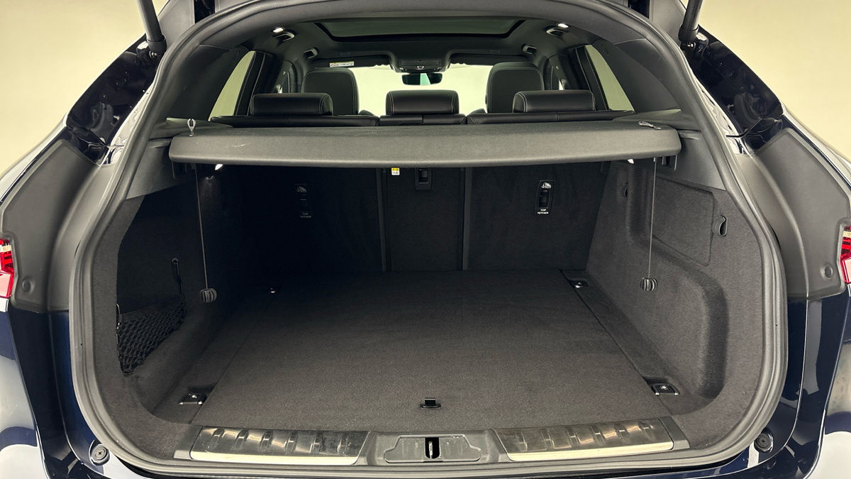 Jaguar F-PACE Image 11