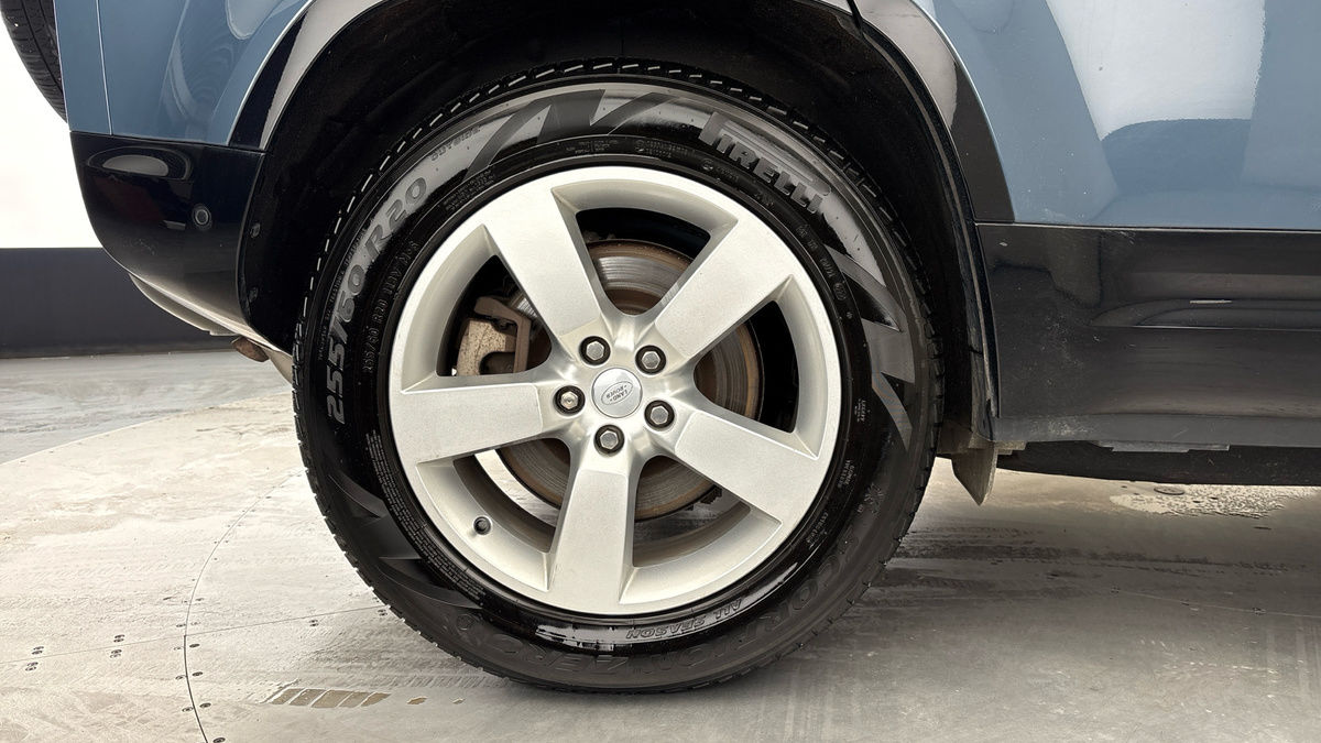 Land Rover Defender 110 Image 10