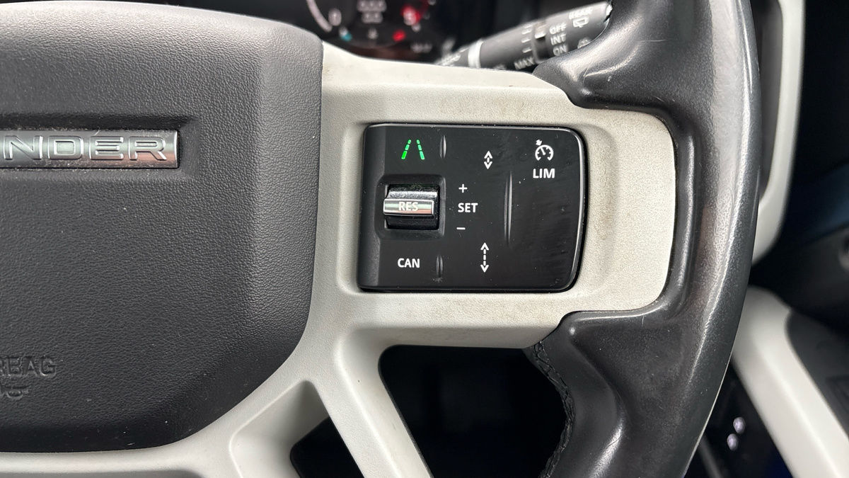 Land Rover Defender 110 Image 14
