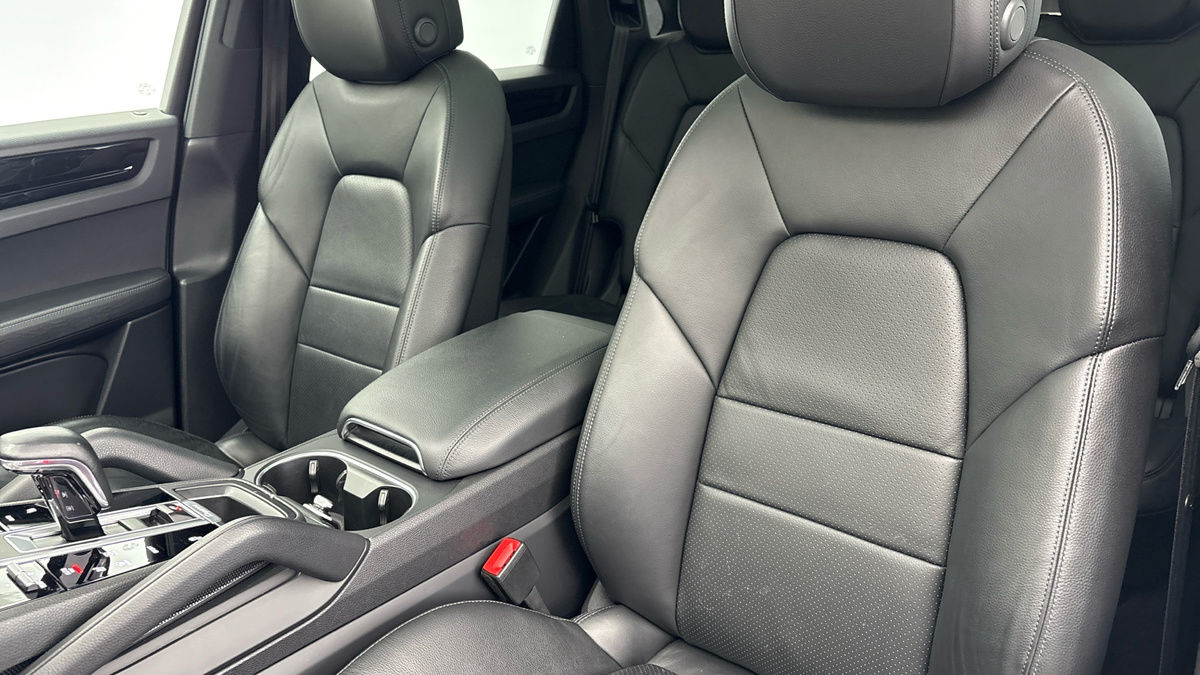 Porsche Cayenne Image 7