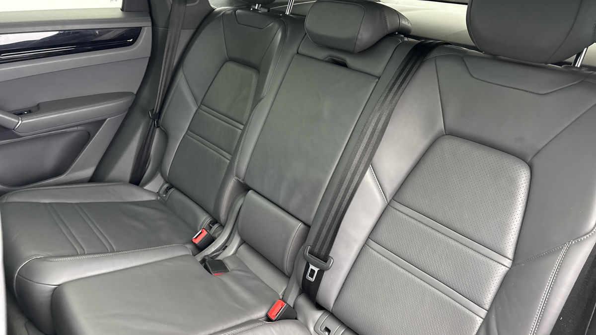 Porsche Cayenne Image 8