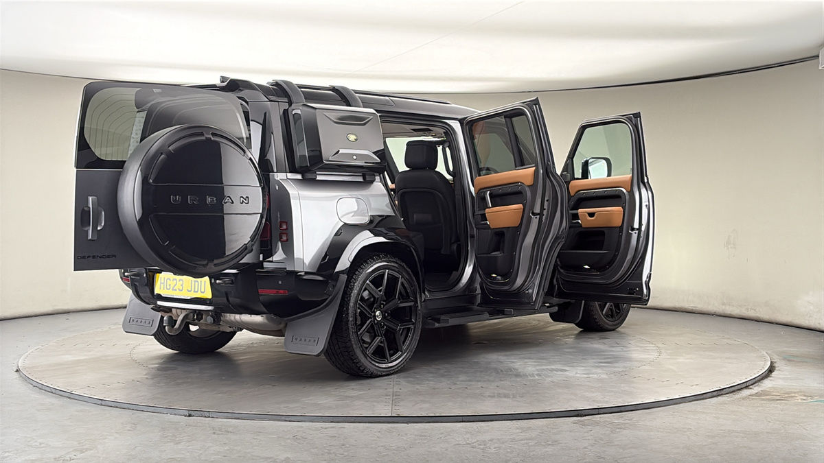 More views of Land Rover Defender 110