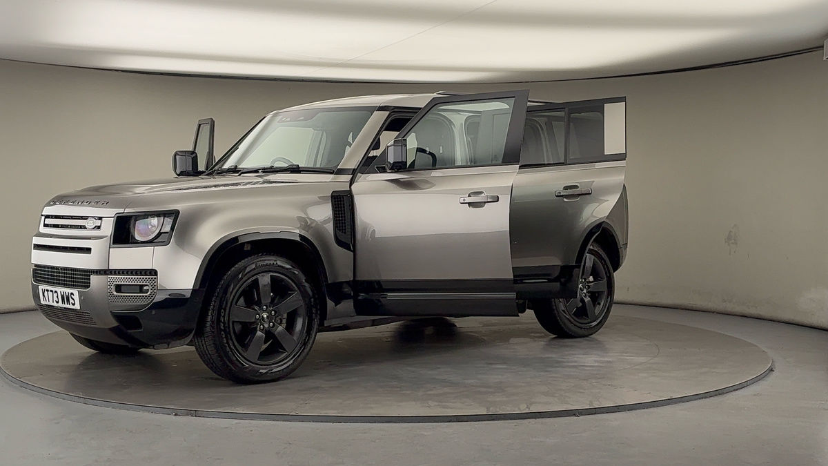 Land Rover Defender 110 Image 22