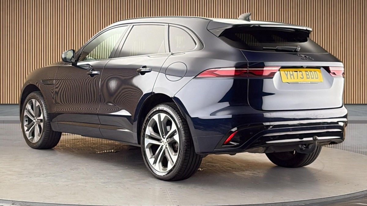 Jaguar F-PACE Image 2