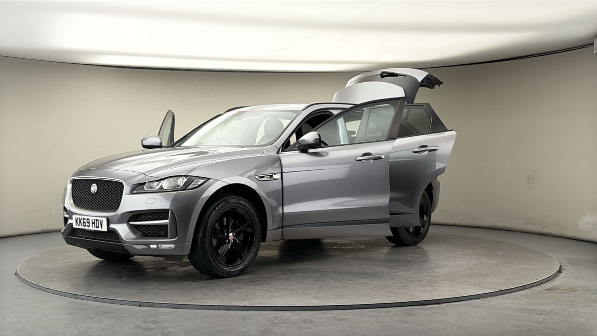 Jaguar F-PACE Image 22