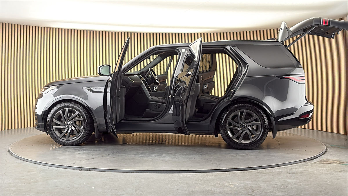 More views of Land Rover Discovery