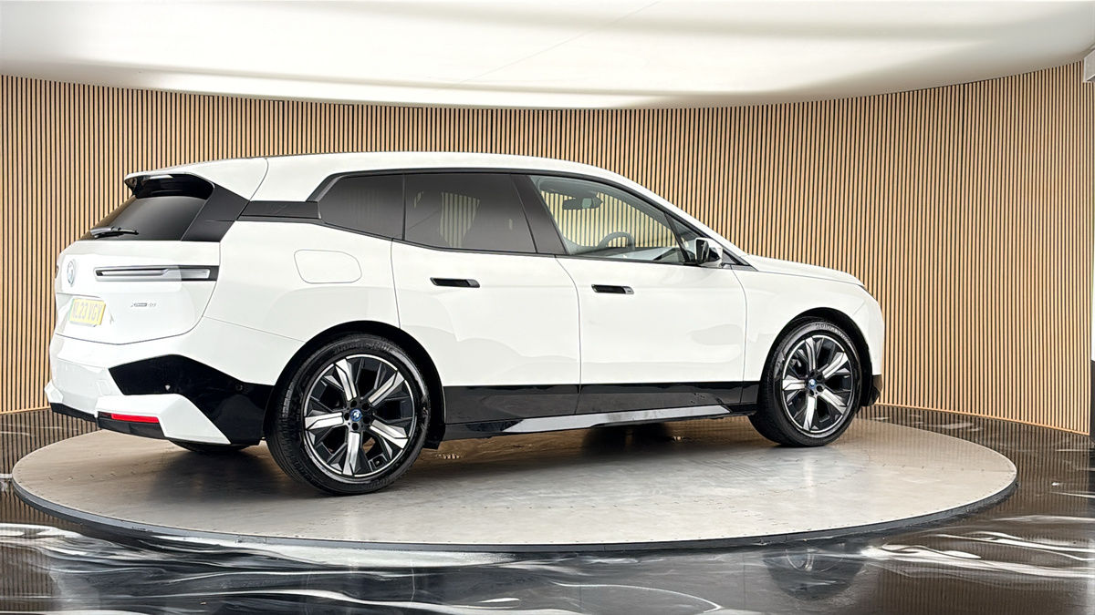More views of BMW iX