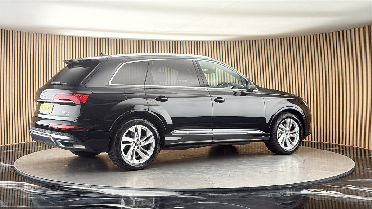 More views of Audi Q7