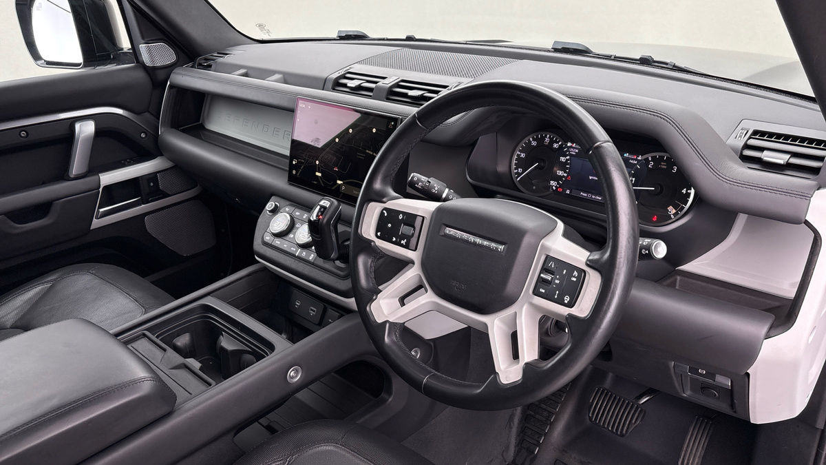 Land Rover Defender 130 Urban Image 5
