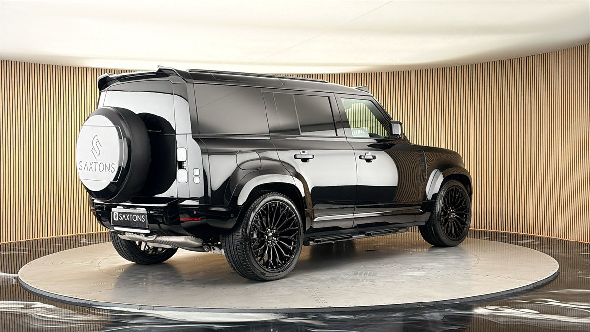 Land Rover Defender 110 Image 21