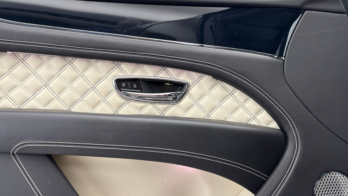 Bentley Bentayga Image 19