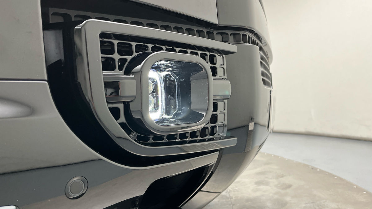 Land Rover Defender 90 Urban Image 28