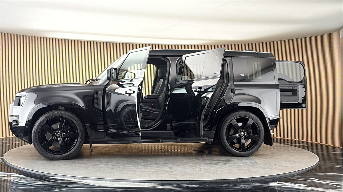 More views of Land Rover Defender 110