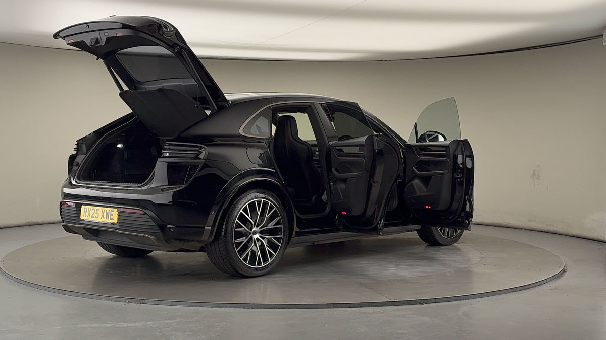 More views of Porsche Macan