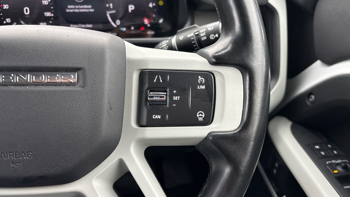 Land Rover Defender 110 Image 14