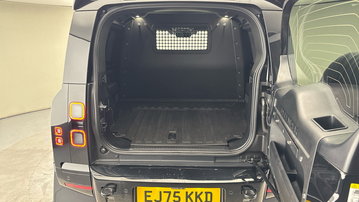 Land Rover Defender 90 Urban Image 11