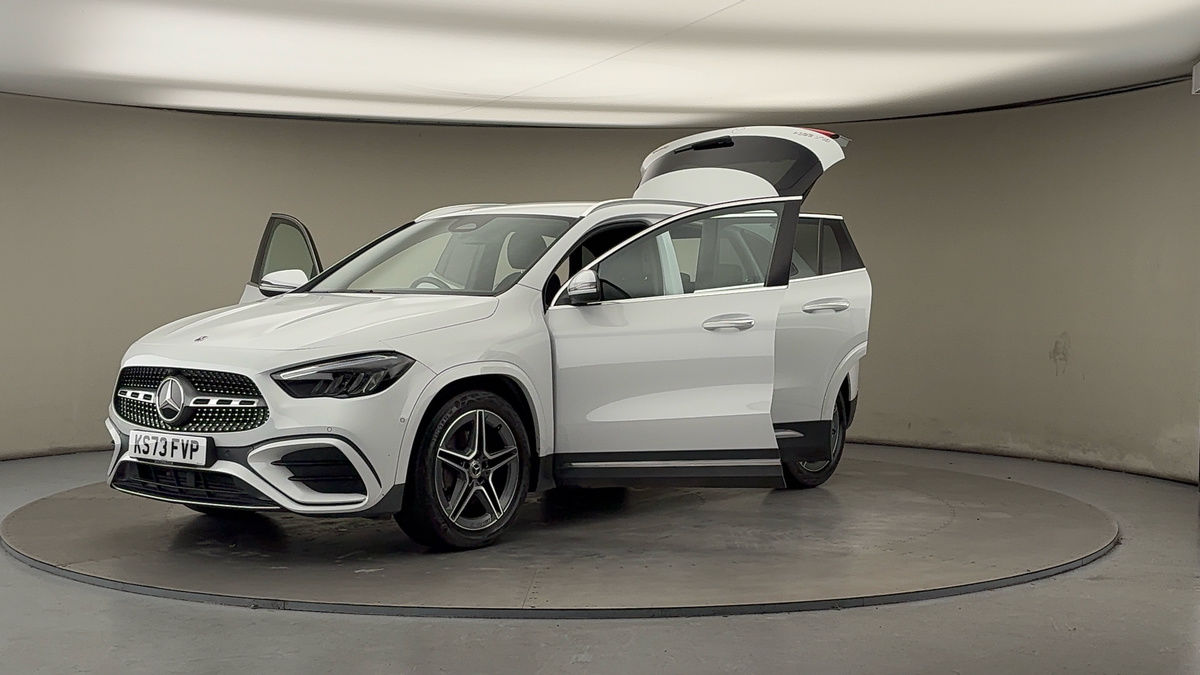 More views of Mercedes-Benz GLA