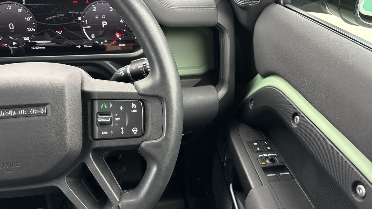 Land Rover Defender 90 Urban Image 14