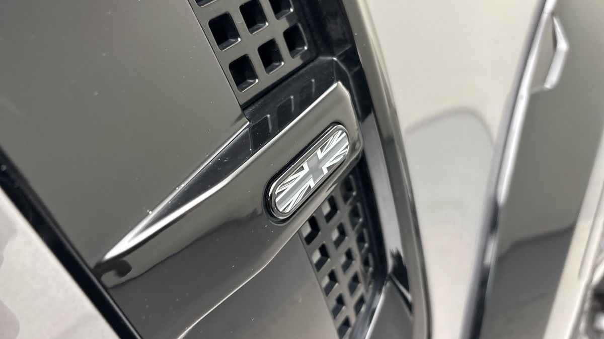 Land Rover Defender 110 Urban Image 27