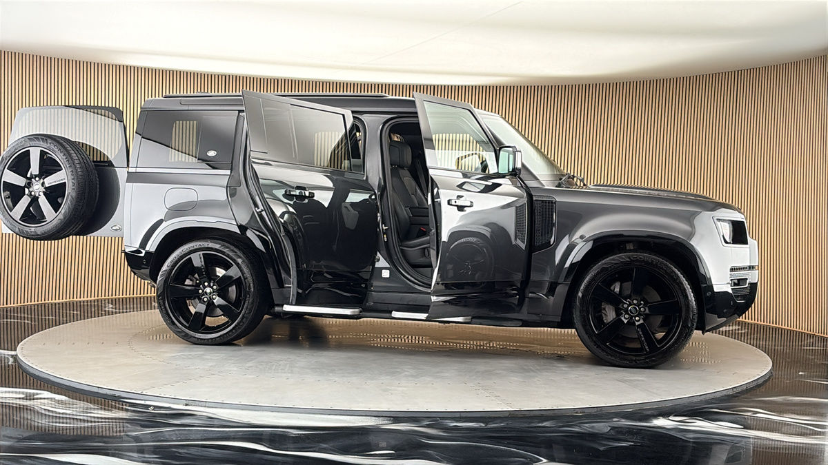 More views of Land Rover Defender 110