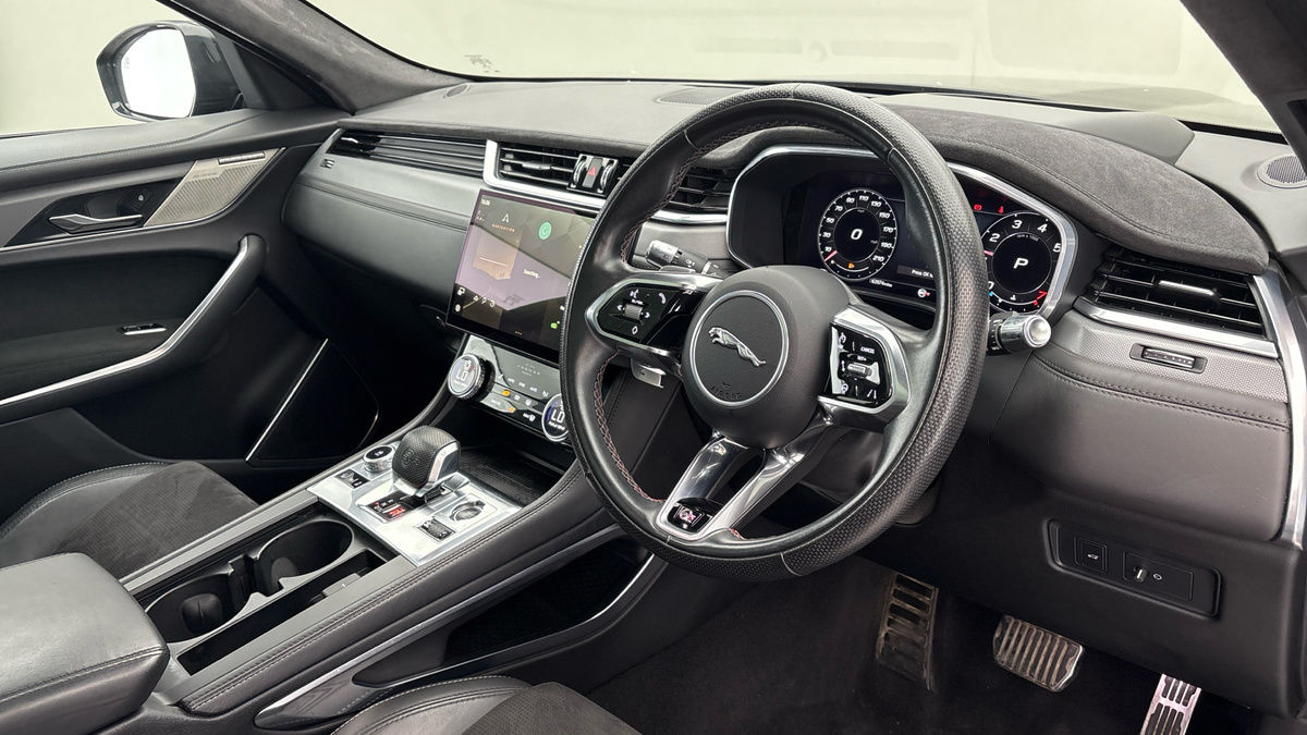 Jaguar F-PACE Image 5
