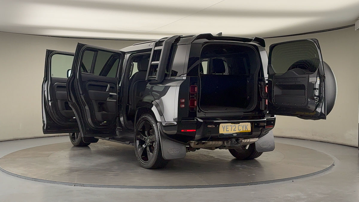 Land Rover Defender 110 Image 29